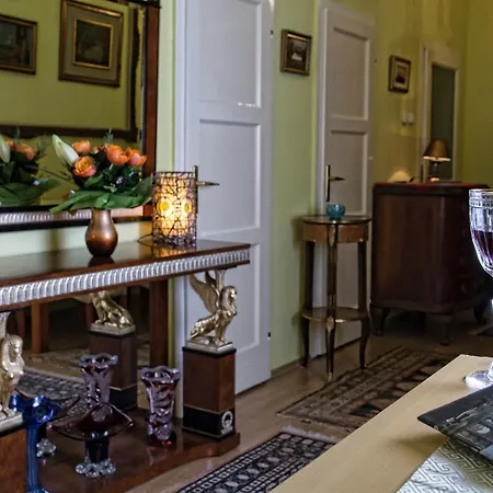 Theaterland Classic Apartment